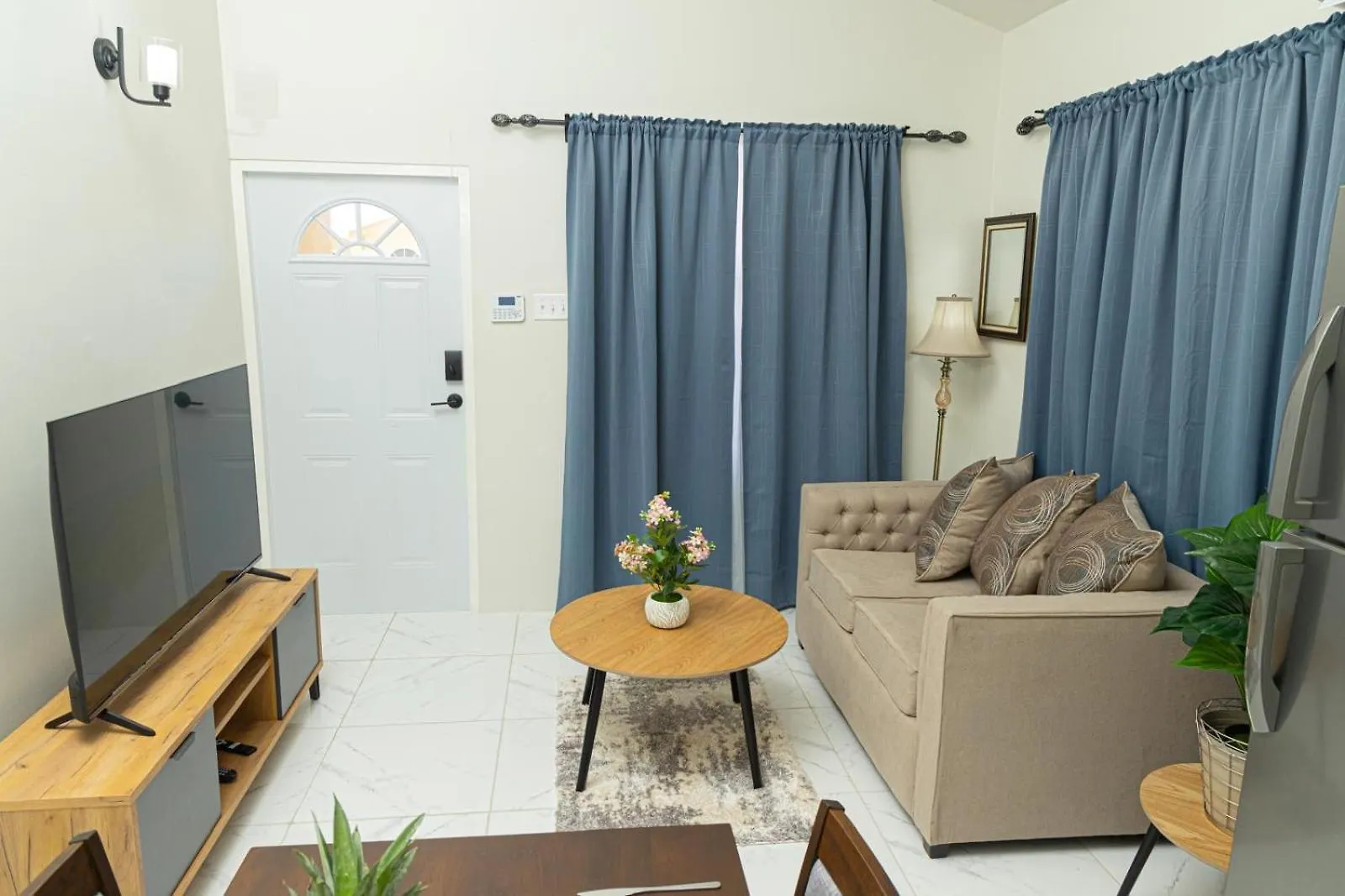 Phoenix Park Villas - Portmore - 10Mins To Beach