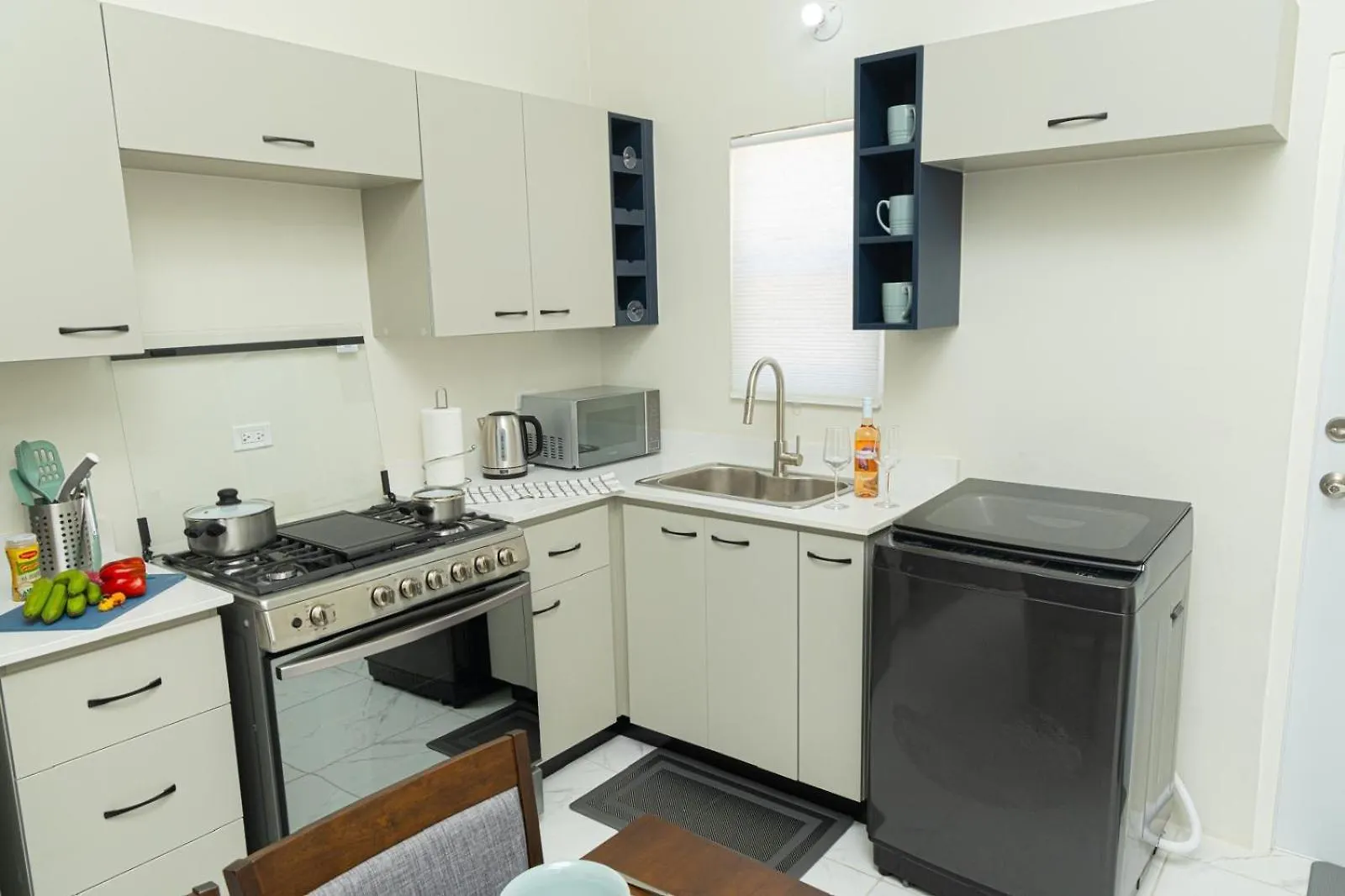 Phoenix Park Villas - Portmore - 10Mins To Beach Holiday home